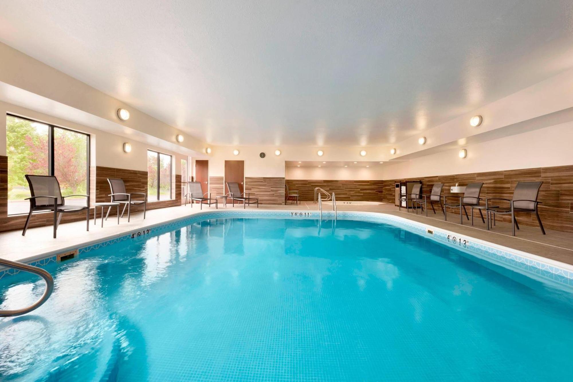 Fairfield Inn & Suites Hartford Manchester Bagian luar foto
