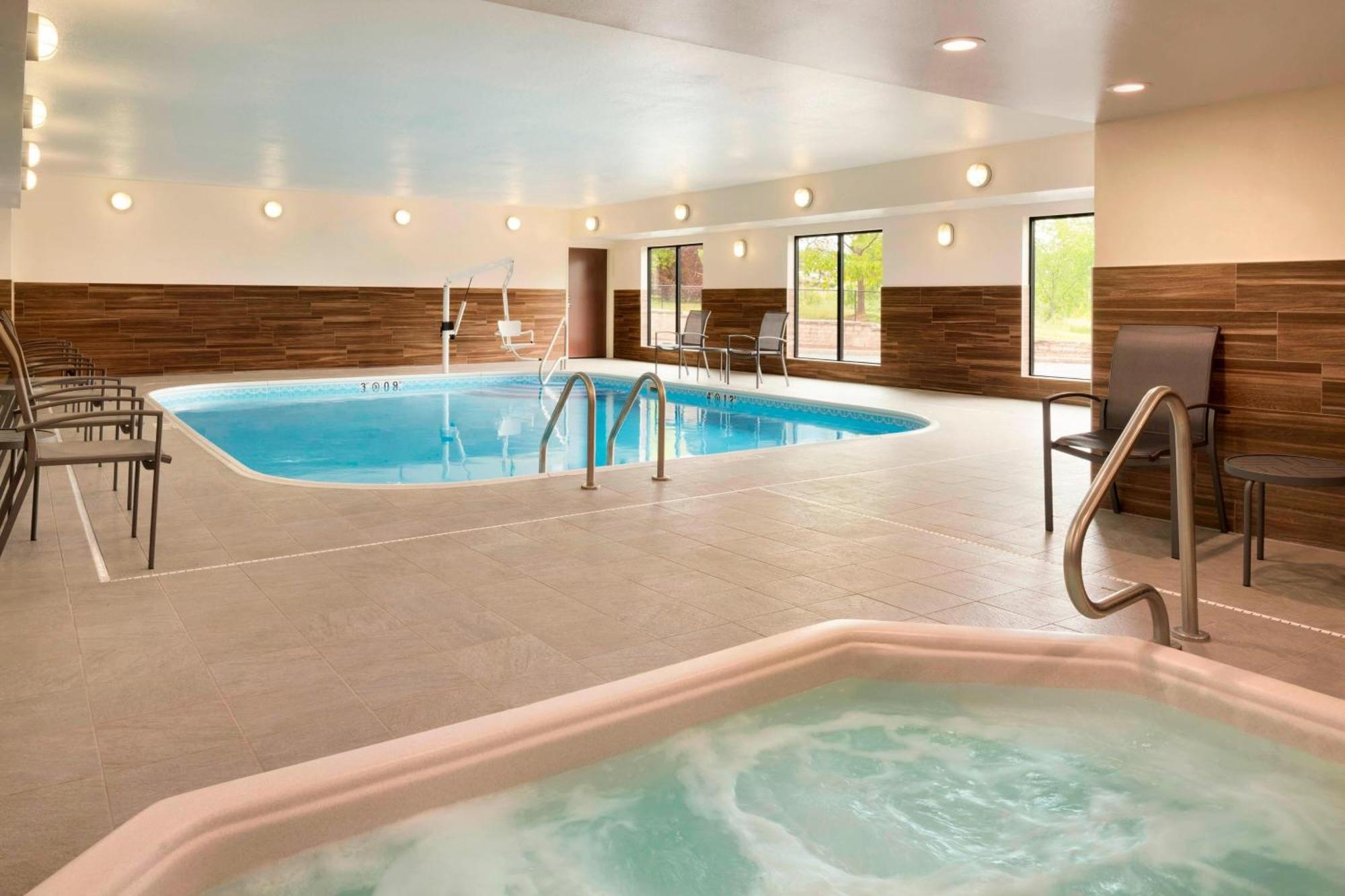 Fairfield Inn & Suites Hartford Manchester Bagian luar foto