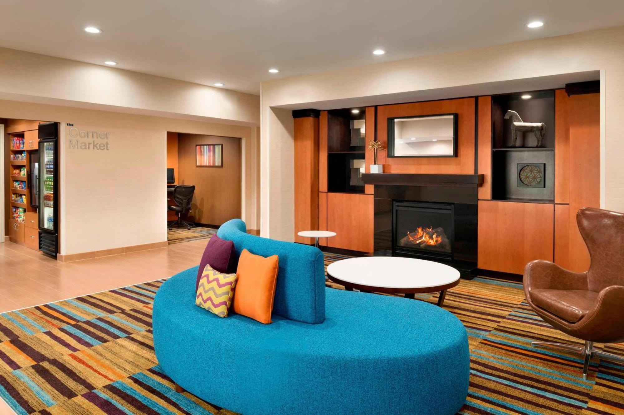 Fairfield Inn & Suites Hartford Manchester Bagian luar foto