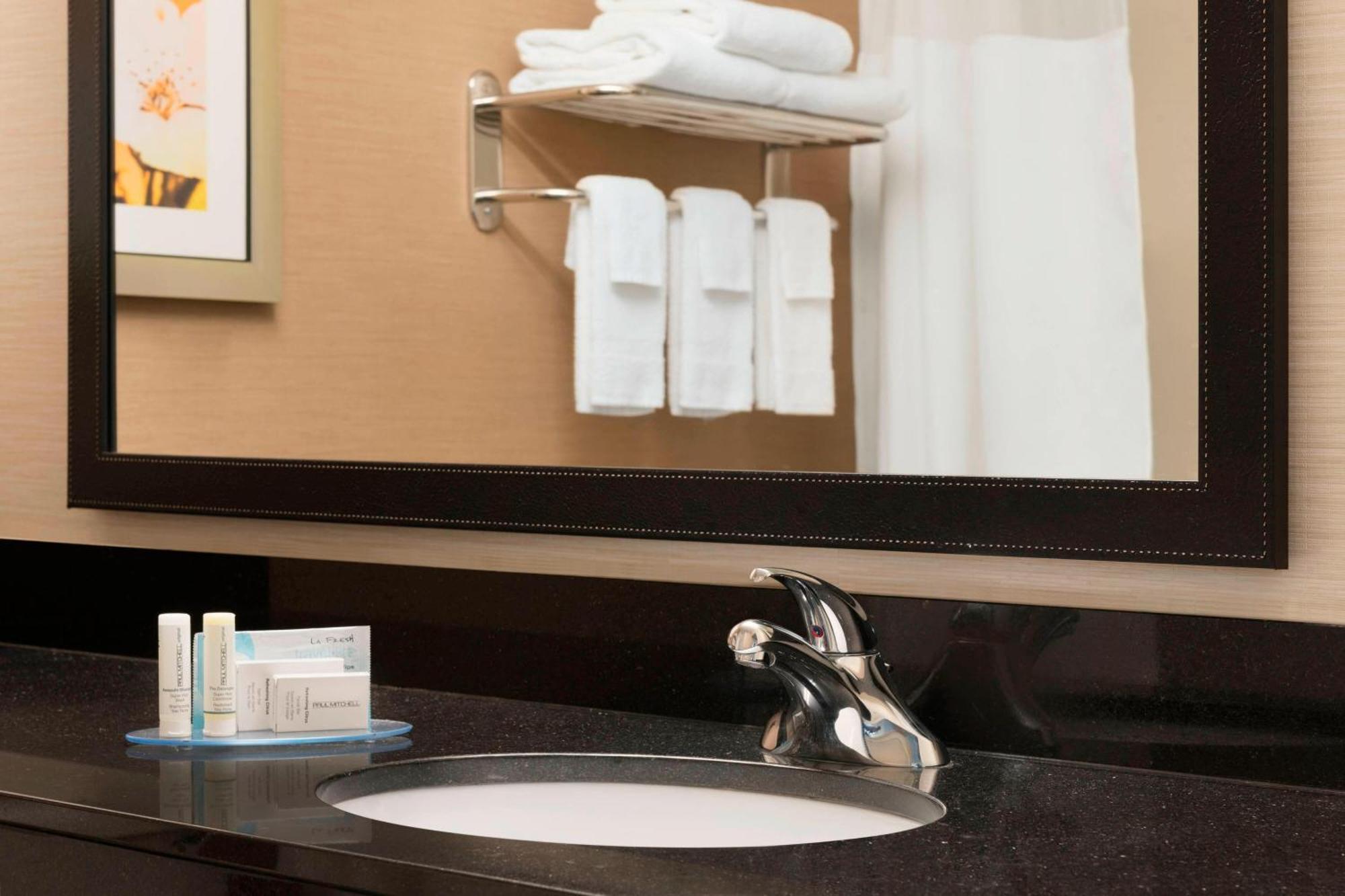 Fairfield Inn & Suites Hartford Manchester Bagian luar foto