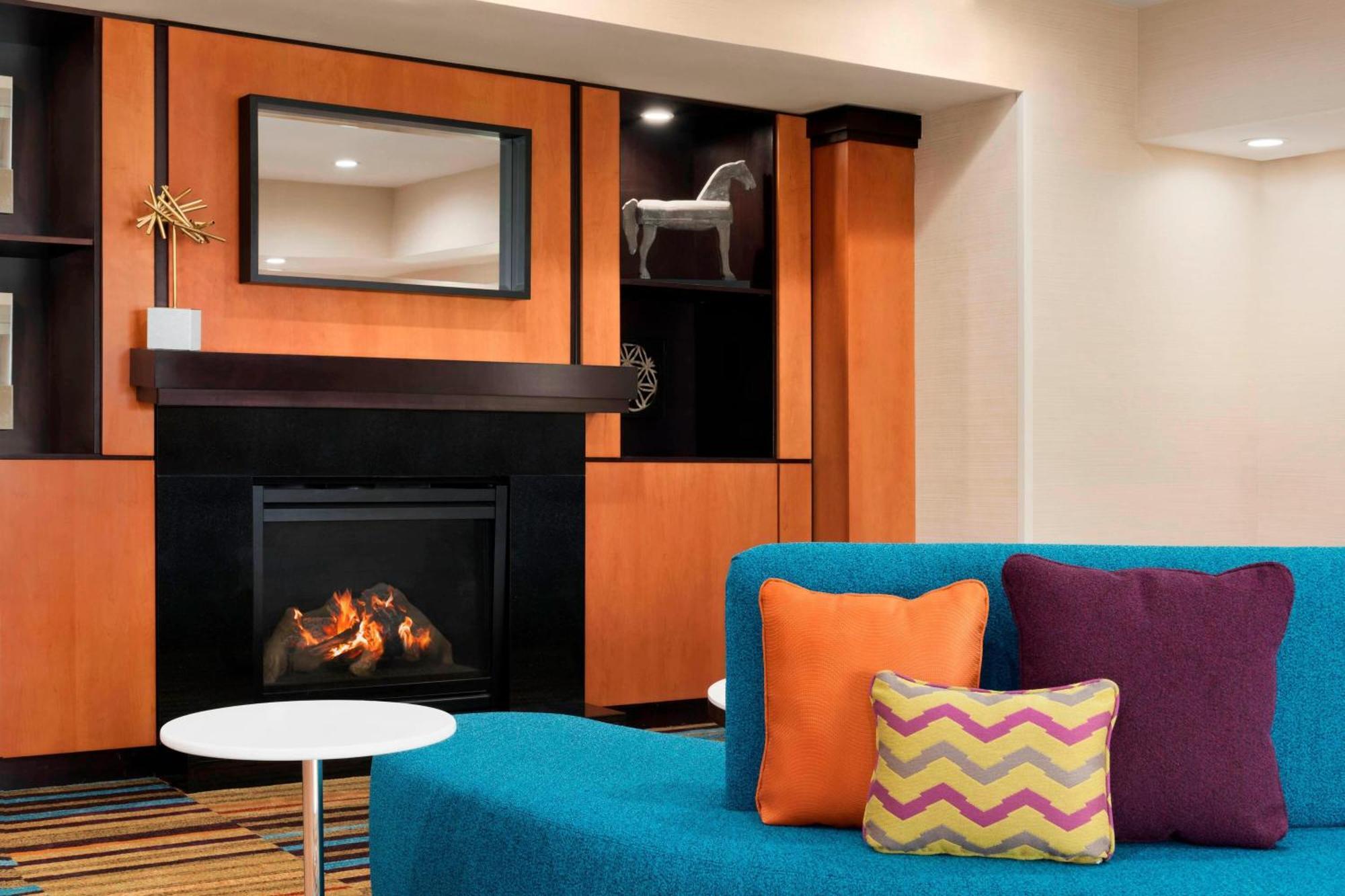Fairfield Inn & Suites Hartford Manchester Bagian luar foto
